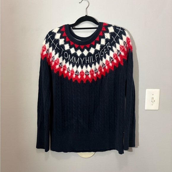 Tommy Hilfiger Women's Sweater in Navy with Red and White Pattern - Picture 2 of 8